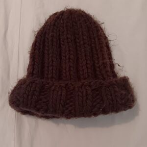 Brown chunky knit hat 👒